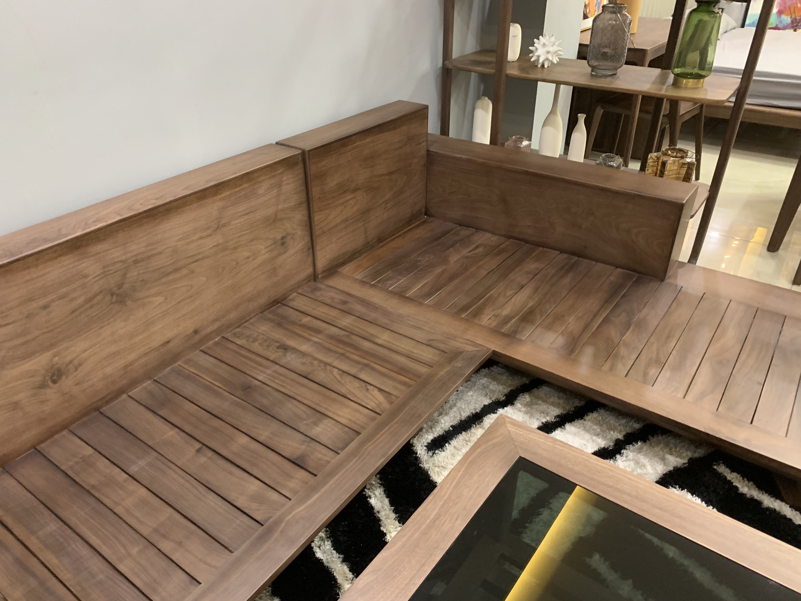 Quy trình sản xuất sofa gỗ óc chó cao cấp