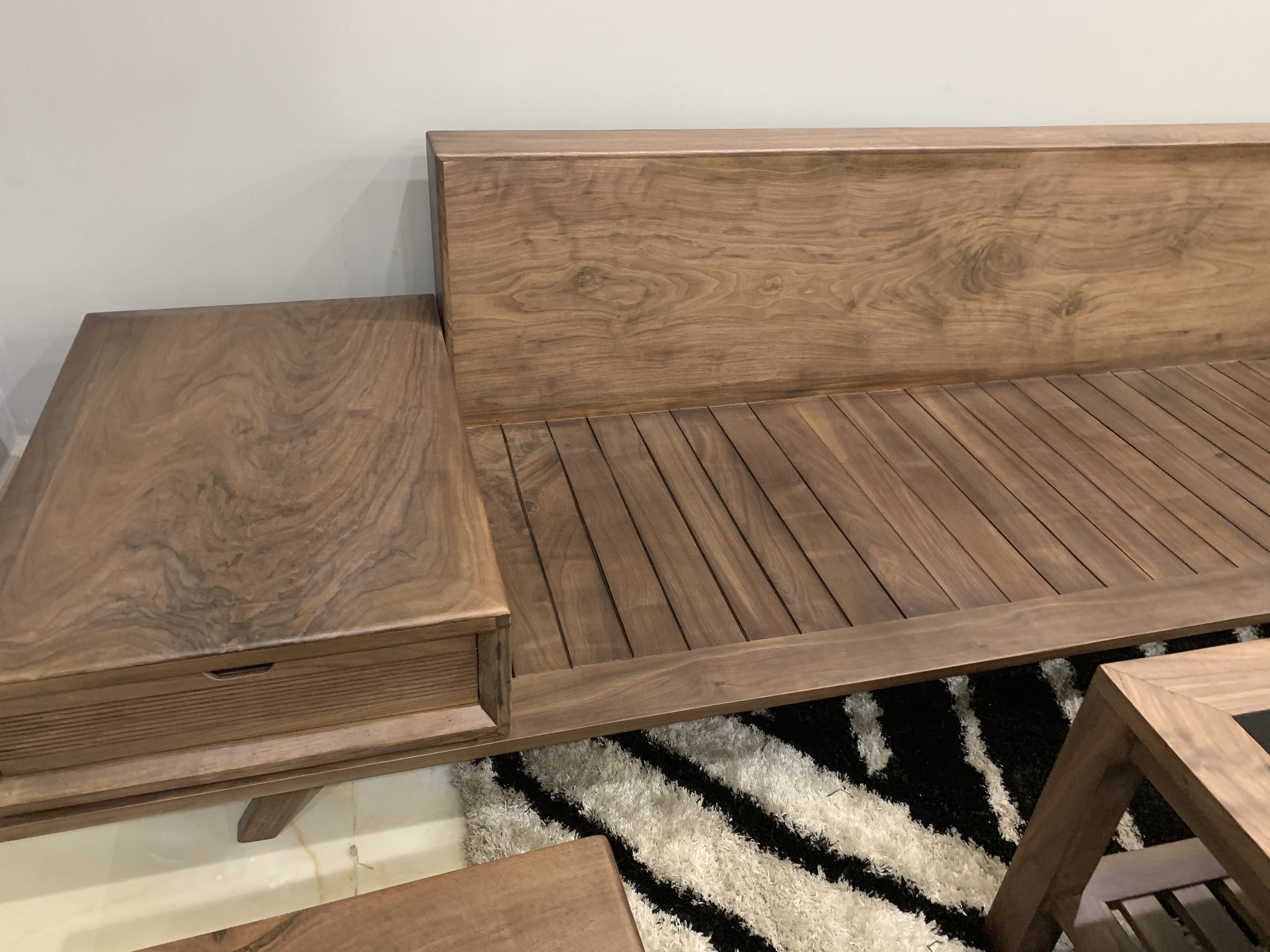 Quy trình sản xuất sofa gỗ óc chó cao cấp