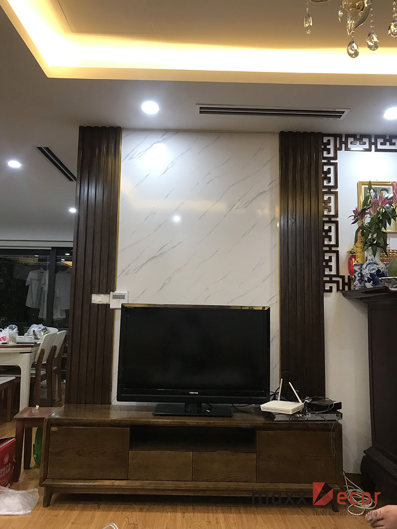 Bàn giao bàn ghế sofa gỗ đẹp sang phòng khách