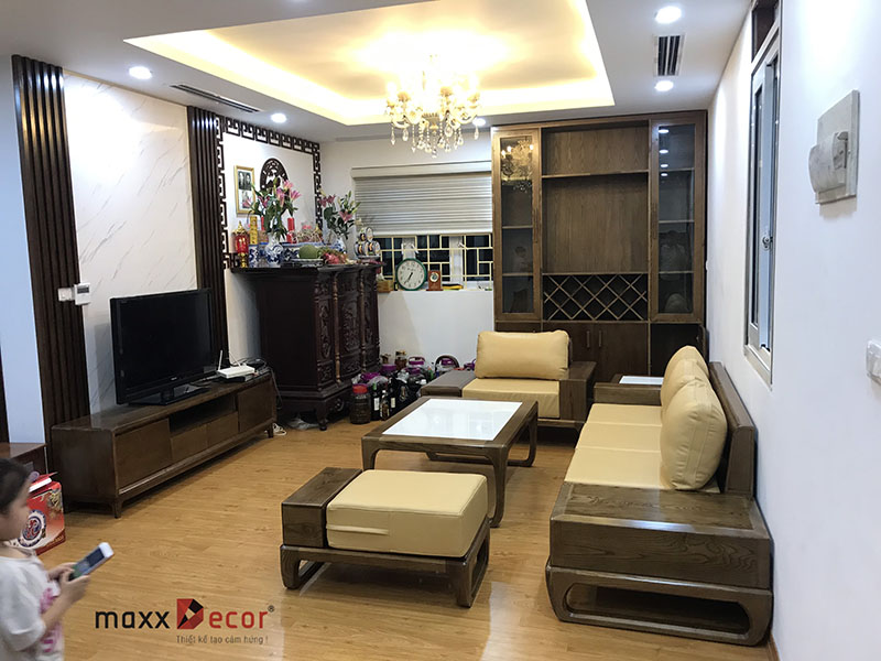Bàn giao bàn ghế sofa gỗ đẹp sang phòng khách