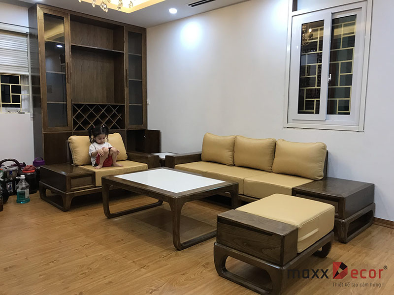 Bàn giao bàn ghế sofa gỗ đẹp sang phòng khách
