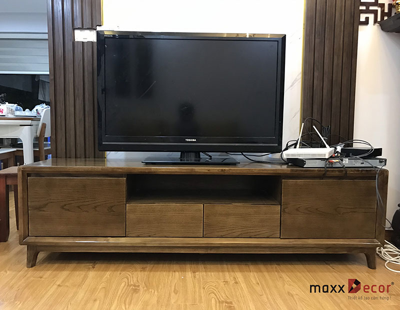 Bàn giao bàn ghế sofa gỗ đẹp sang phòng khách